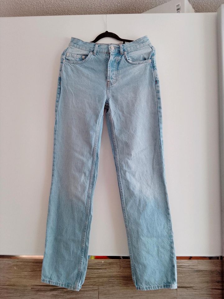 ASOS Design Gerade geschnittene Jeans Washed look Gr.26/32 in Villingen-Schwenningen