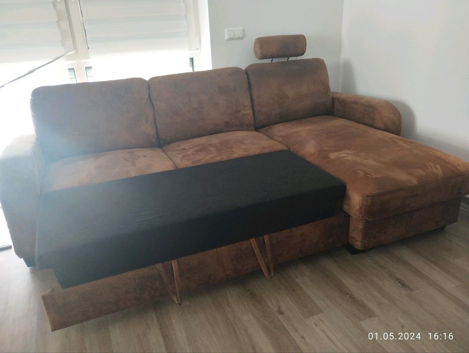 Sofa mit Bettfunktion und Bettkasten in Lößnitz