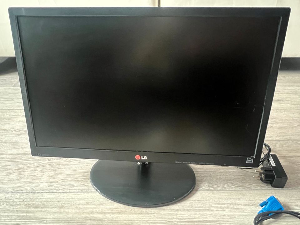 LG Flatron 22EN43T-B Bildschirm/Monitor in Balve