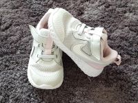 Nike Sneaker Schuhe Gr. 23,5 Revolution 5 grau rosa Nordrhein-Westfalen - Halle (Westfalen) Vorschau