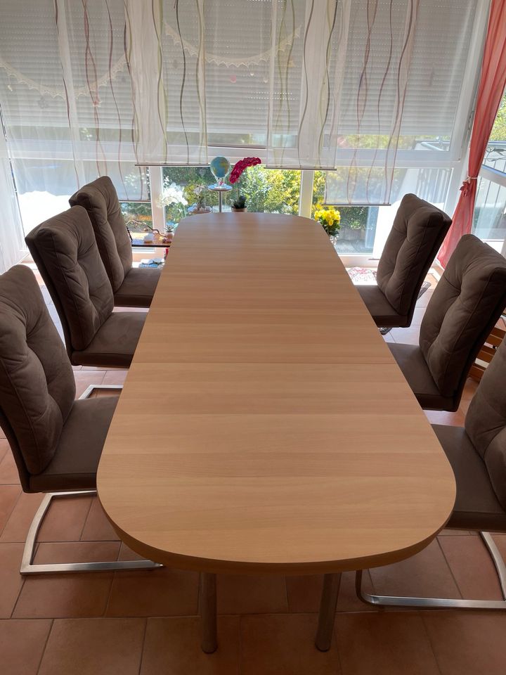Esstisch  mit  6 Stühlen  ( Tisch ausziehbar) in Pforzheim