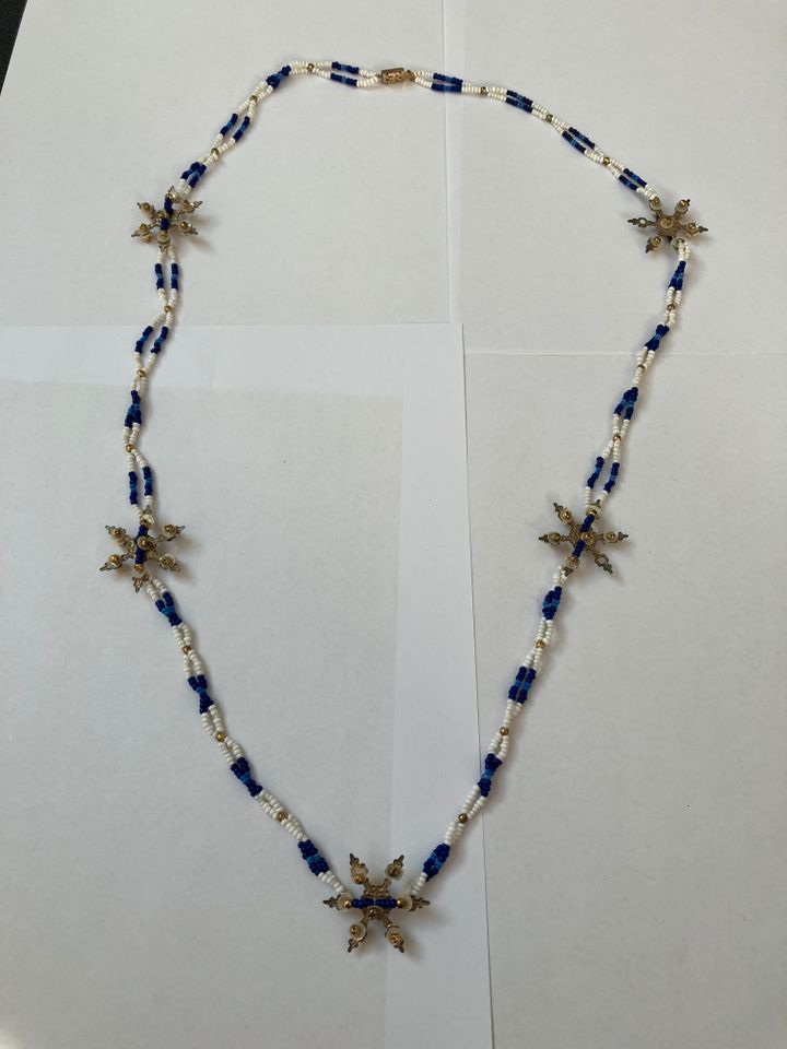 Halskette aus blauweissen Kunststoffperlen mit 5 Sternen - Gut in Hamburg