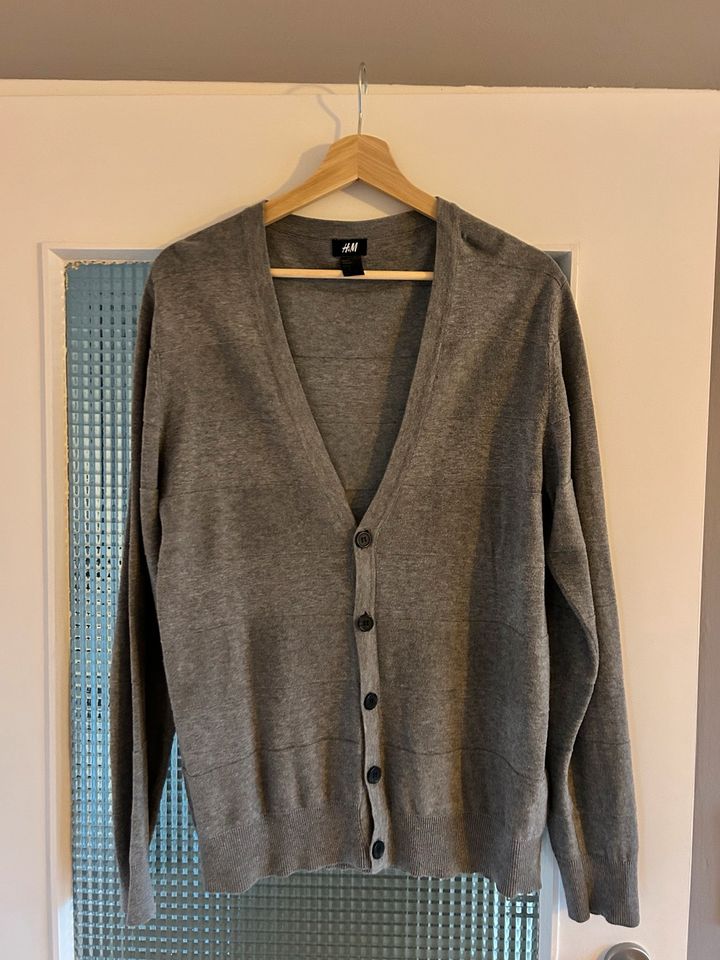 H&M Cardigan grau - Größe M in Bad Staffelstein