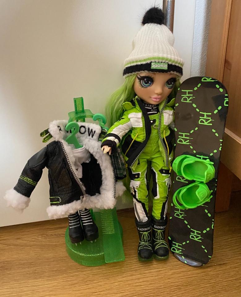 Rainbow High „Jade Hunter“ + LOL Surprise OMG Fashion Doll „Moonl in Wittlingen