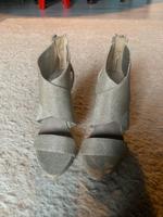Goldene highheel Sandale Zara Größe 40 Hamburg - Altona Vorschau