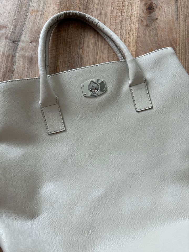 Furla Tasche Creme in Bad Homburg