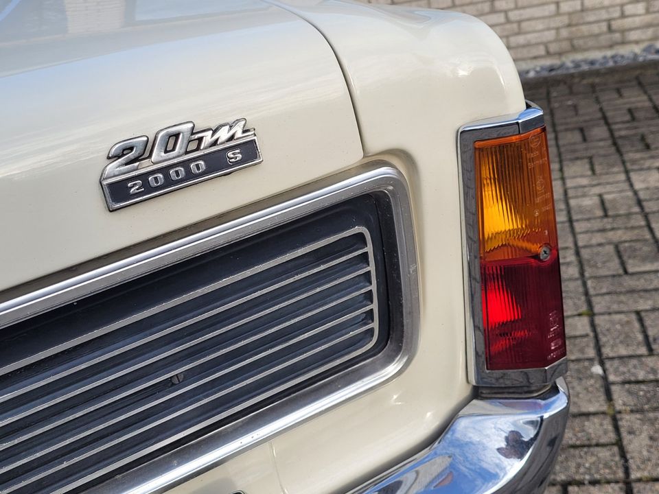 Ford Taunus 20m Hochzeitsauto mieten, Oldtimer Verleih in Beckum