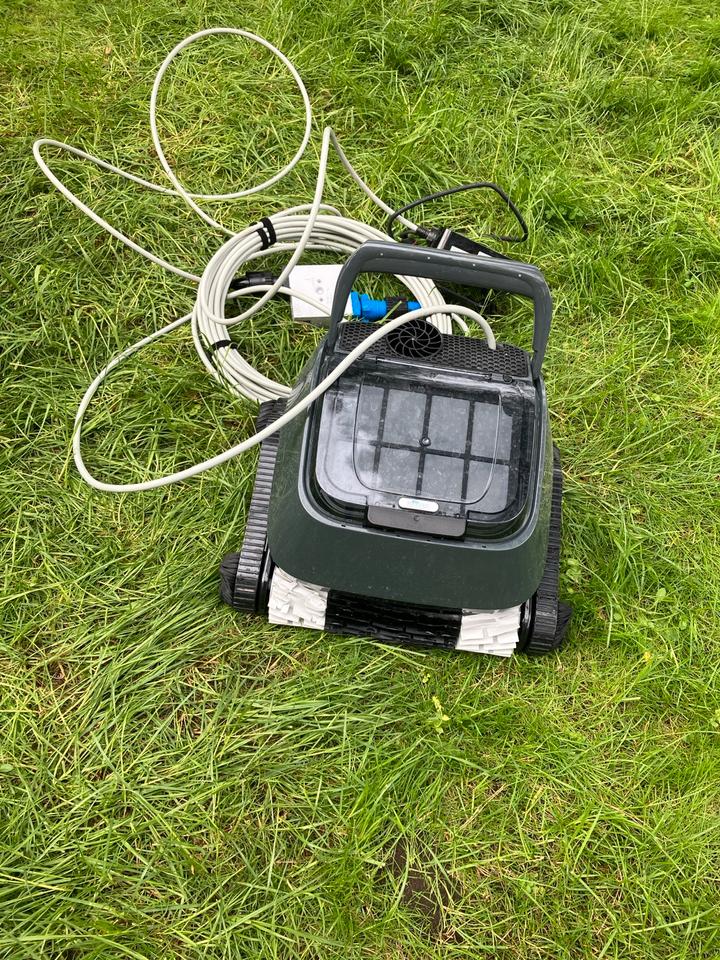 POOLROBOTER Phantom Plus für Boden/ Wand-/Wasserlinienreinigung in Hoppegarten