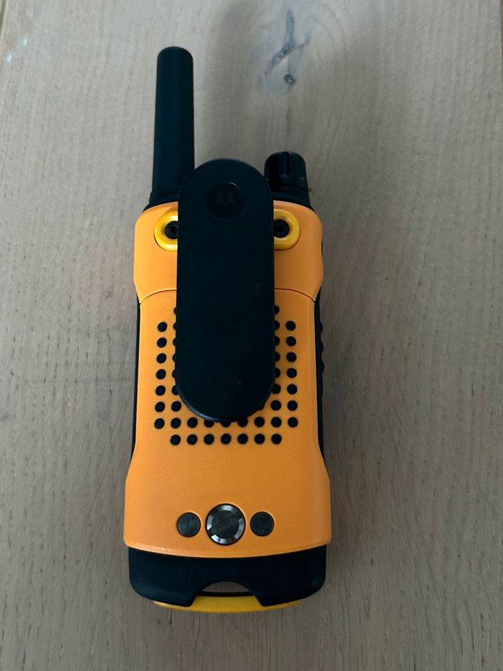 Motorola TLKR T80 Extreme Walkie Talkies + Koffer &Ladergerät in Heusenstamm