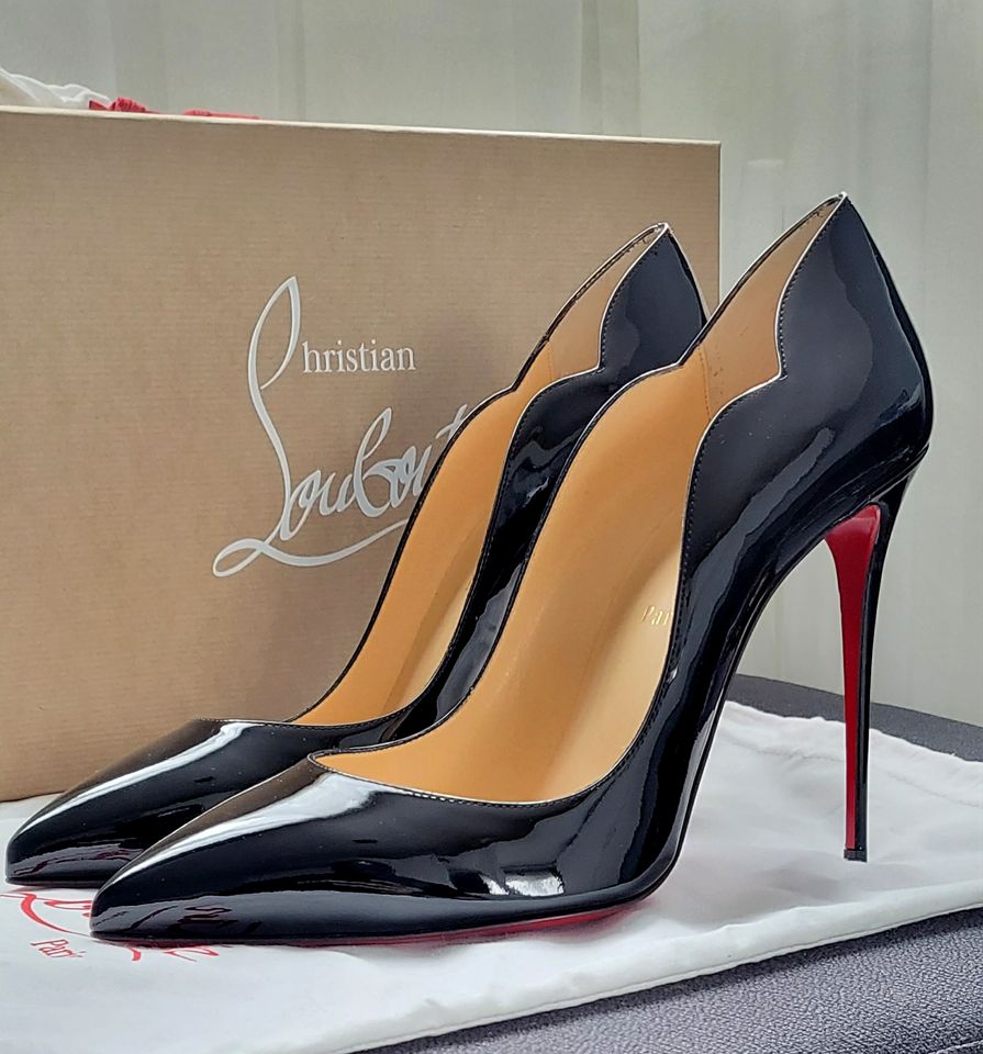 Original Louboutin Pumps 12cm Hot Chick 100 Schwarz Lack EUR 43 in Berlin