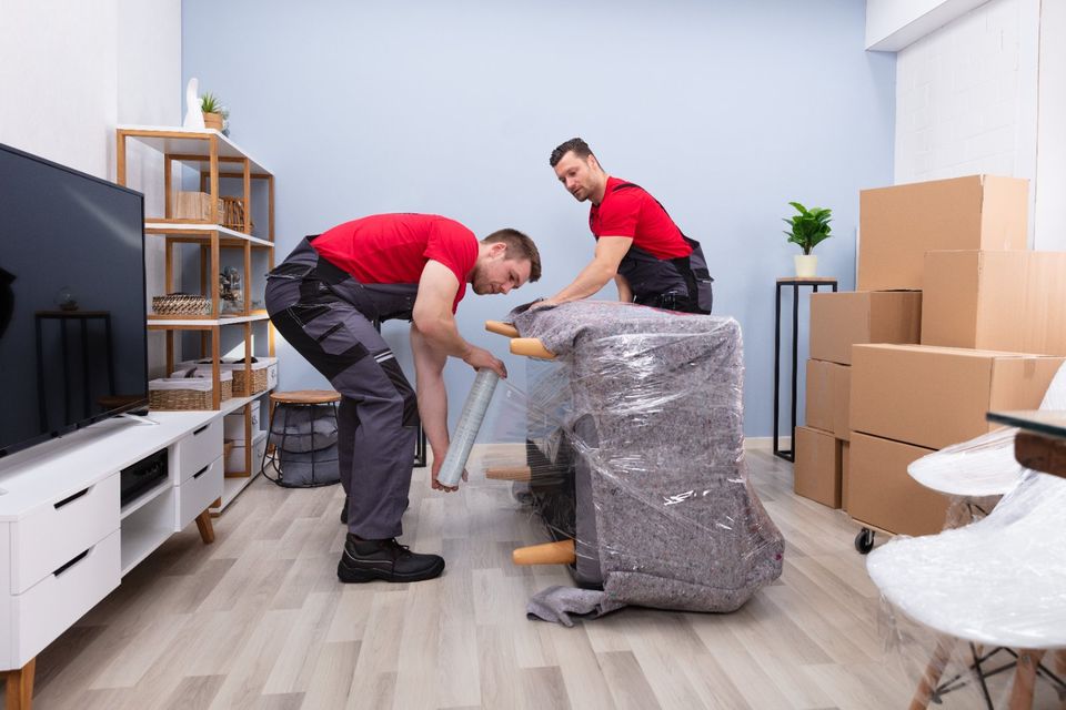 Umzugshelfer Möbelpacker Umzugshilfe Möbelträger Fachkräfte für Umzüge Unterstützung beim Umzug in Wiesbaden