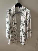 Amisu Blazer weiß mit Blumenmuster NEU Brandenburg - Stahnsdorf Vorschau