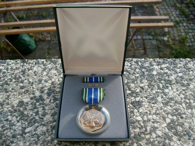 US Orden Medal for military achievement,komplett,ungetragen, Etui in Dorfchemnitz