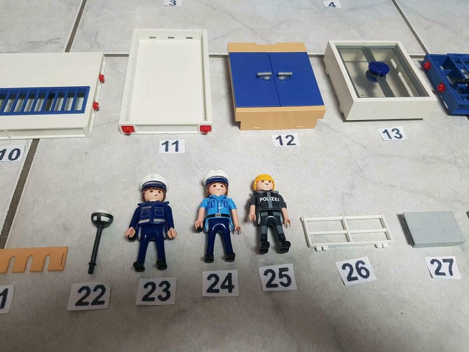 Playmobil Polizei Station Kommandostation  5176 Ersatzteile in Borken