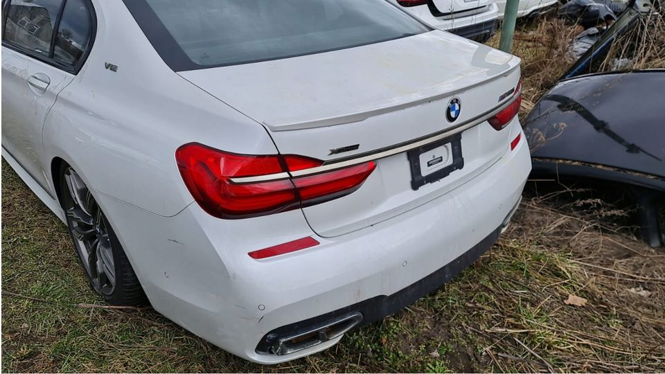 BMW M7 G11 KOMPLETTE HECKSTOßSTANGENHAUBENLEUCHTE A96 in Görlitz