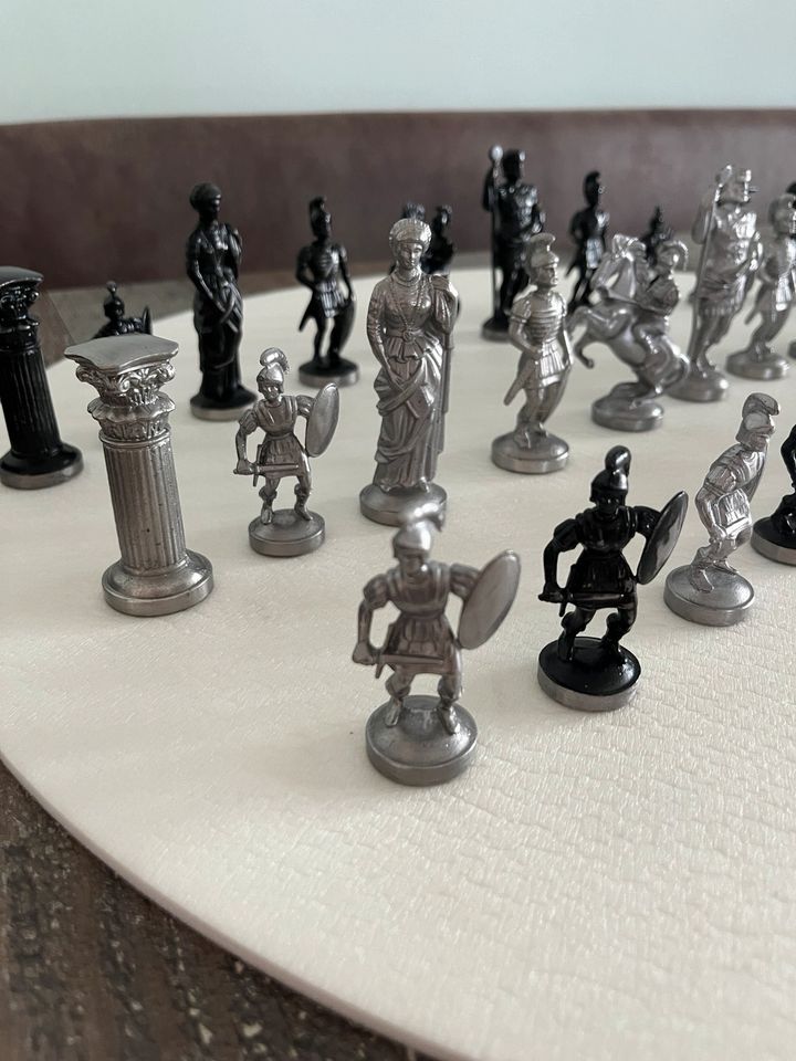 Schachfiguren aus Zinn in Augsburg