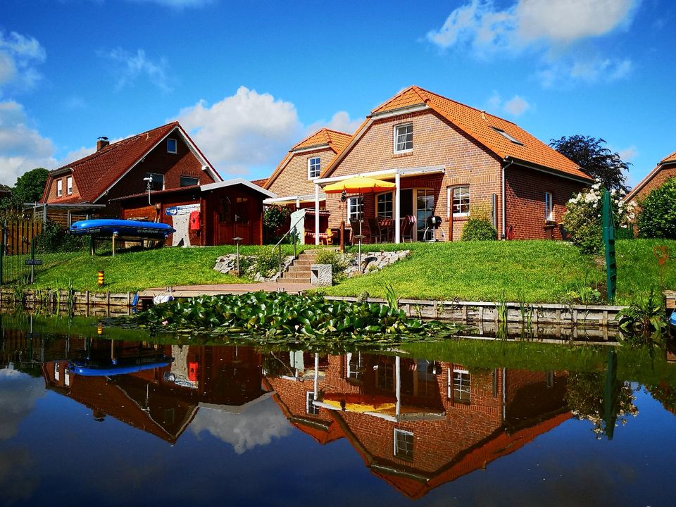 Traumhaftes Ferienhaus direkt am Wasser mit Sauna bei Greetsiel in Greetsiel