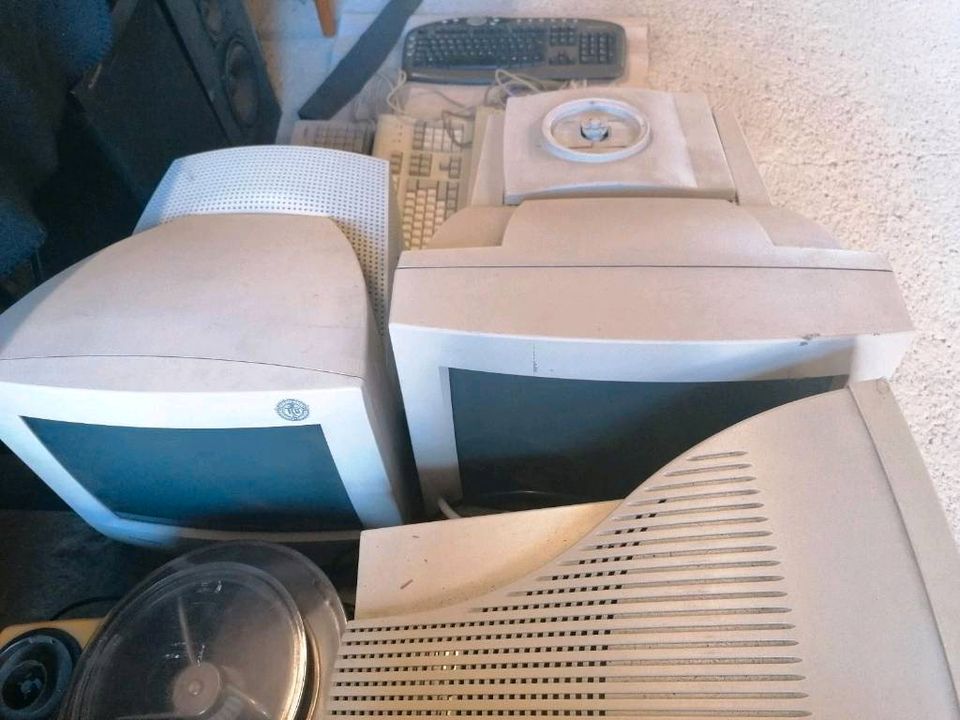 PC's-Drucker-Monitore--Fax-Musiktruhe-Leuchten-Stereoanlage in Dinkelscherben