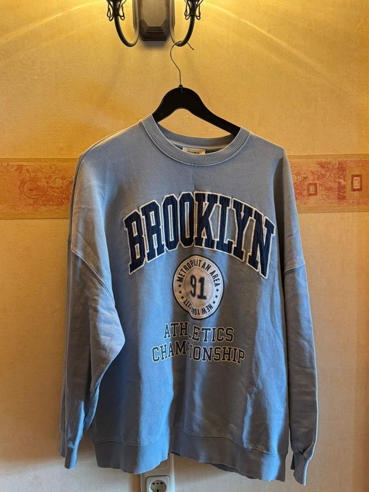 Pull & Bear Sweatshirt Blau Gr M in Amöneburg