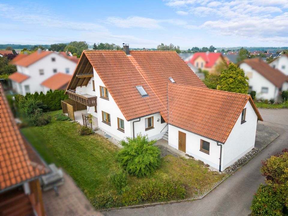 In ruhiger Wohnlage! Großzügiges Zweifamilienhaus mit großem Raumangebot in Laupheim