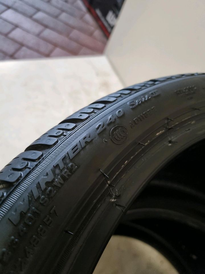 2x 295/30 R20 97V Pirelli Winterreifen 6MM! in Uhingen