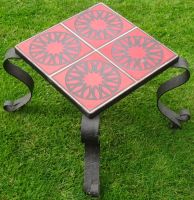 kleiner Tisch: roter Fliesen auf schwarzem Metallgestell Nordrhein-Westfalen - Sonsbeck Vorschau