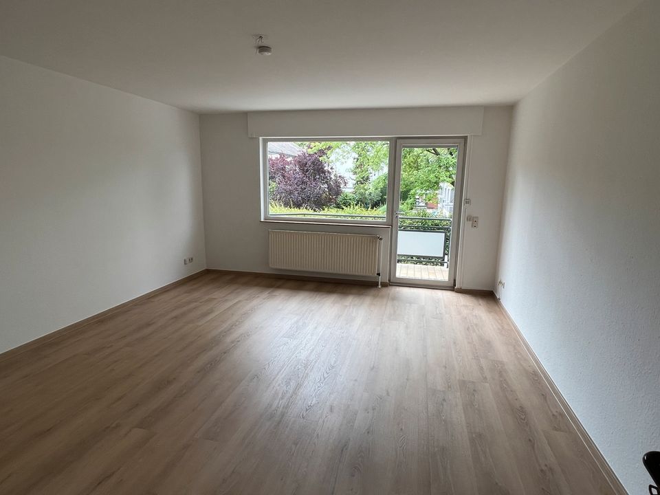 BONN BEUEL TOP 3-Zimmer Wohnung im 1.OG, ca. 90 m²  Wfl., Einbauküche, Balkon, Gäste-WC, Stellplatz. in Bonn