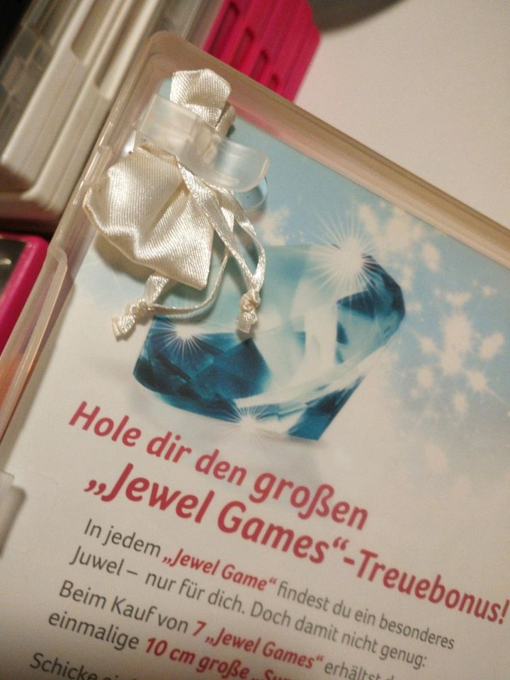 Jewel Games mit Swarovski-Zirconia-Sammelkristall Wimmelbild in Duisburg