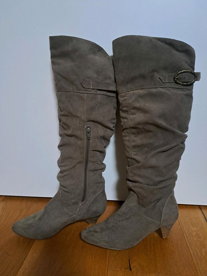 Stiefel mit kleinen Absatz in Dortmund