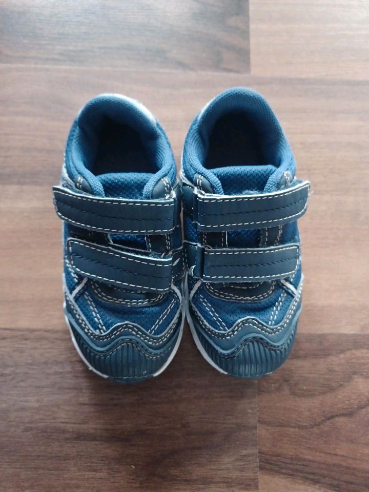 Turnschuhe Gr. 24/25 blau in Metten