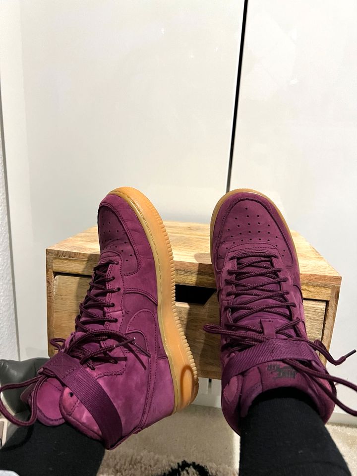 Nike Air Force Sneaker High Top 38,5 Max Dunk Jordan Bordeaux in Berlin