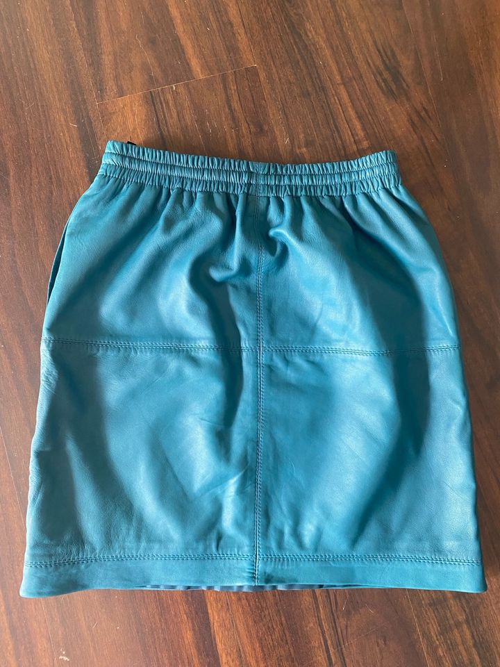 Pepe Jeans Rock echtes Leder Blue Coral Petrol Gr. S wie NEU in Oberursel (Taunus)