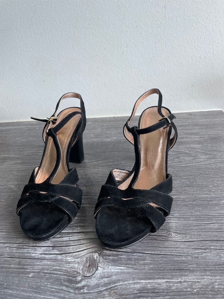 Schöne schwarze Sandalen - Größe 40 in Frankfurt am Main