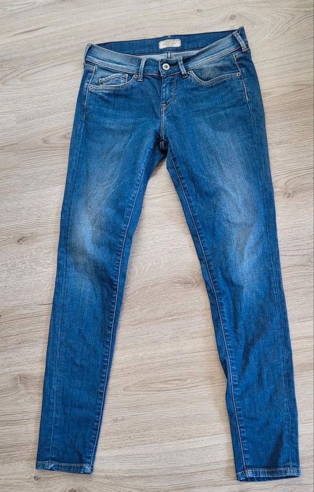 Pepe Jeans skinny fit Gr.27/30 in Friedrichsdorf