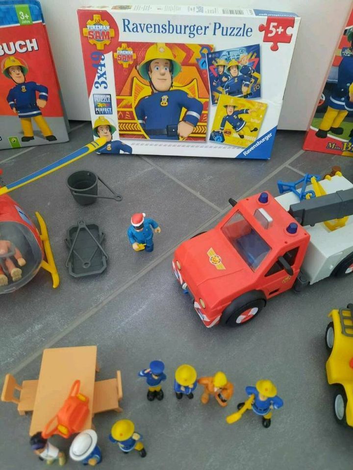 Feuerwehrmann Sam Konvolut (Figuren, Fahrzeuge, Spiel, Puzzle) in Mengerskirchen