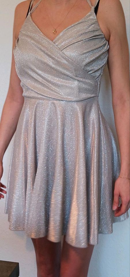 Kleid Ballkleid Abendkleid in Silber Gr. 36 Party von Duet in Bad Breisig 