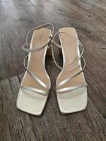 Goldene Absatzschuhe Nordrhein-Westfalen - Hövelhof Vorschau