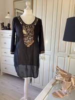 Zara Tunika Hippie Steine Strass schwarz Gr. L Leipzig - Knautkleeberg-Knauthain Vorschau