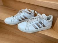 Adidas Sneaker Gr. 42 Niedersachsen - Vechelde Vorschau