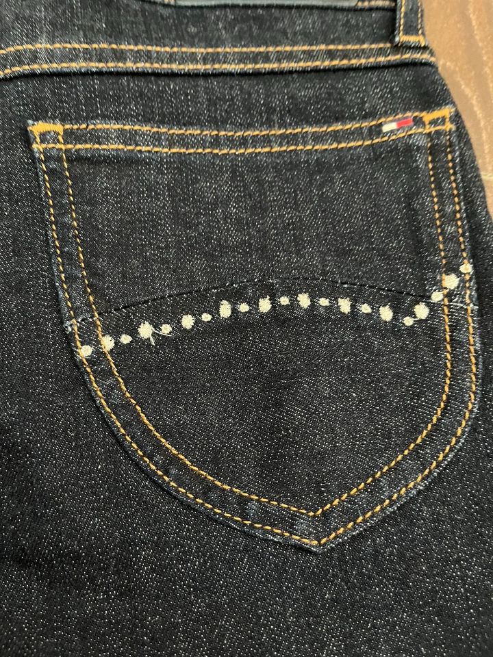 *NEU Jeans von Tommy Hilfiger Größe 152 in Gangelt