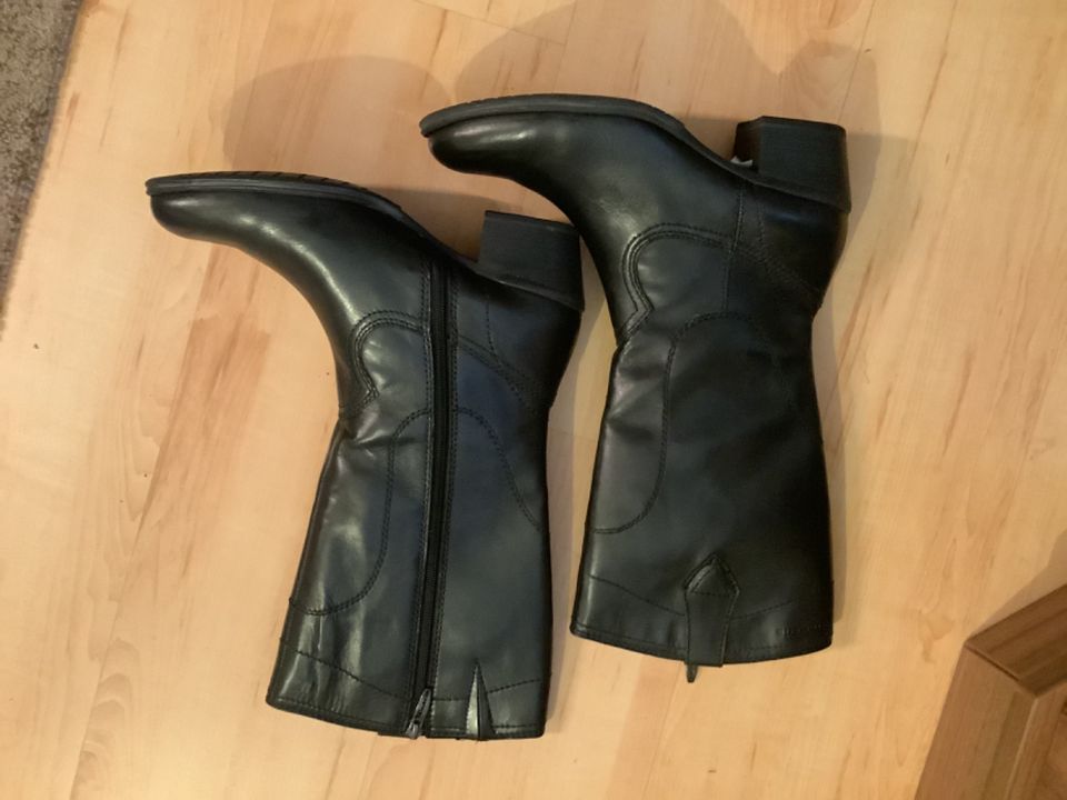 Stiefel Gr 39 von Tamaris schwarz Leder mit Absatz in Zeppernick