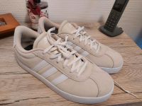 Adidas neuw. Sportschuhe Sneaker 40 2/3 hellbeige Frankfurt am Main - Sachsenhausen Vorschau