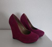 Hingucker - coole Pumps mit Keilabsatz Gr.37 NEU Hessen - Villmar Vorschau