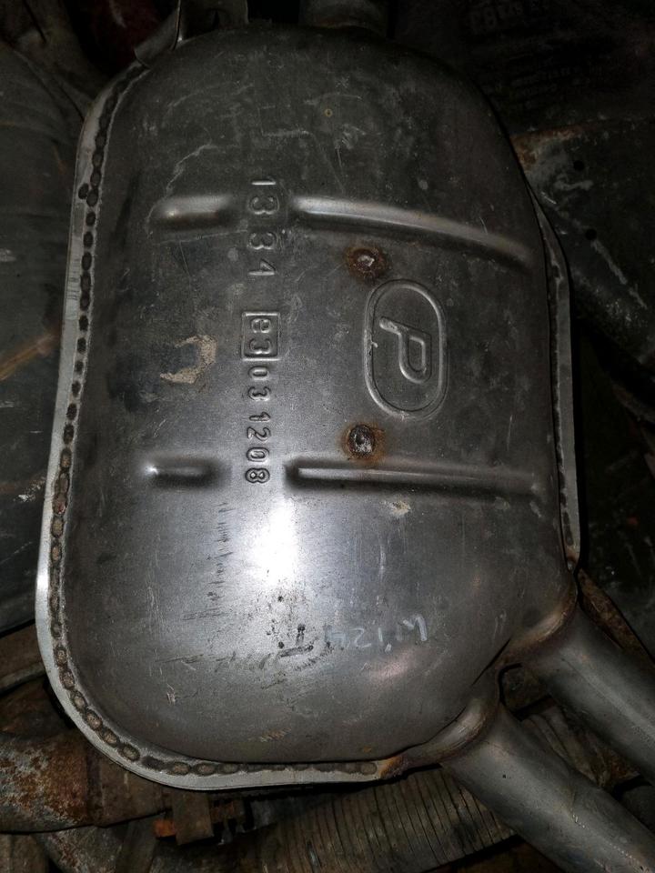 Mercedes W124 300TE Auspuff Mittelschaldampfer/Endschaldampfer in Straelen