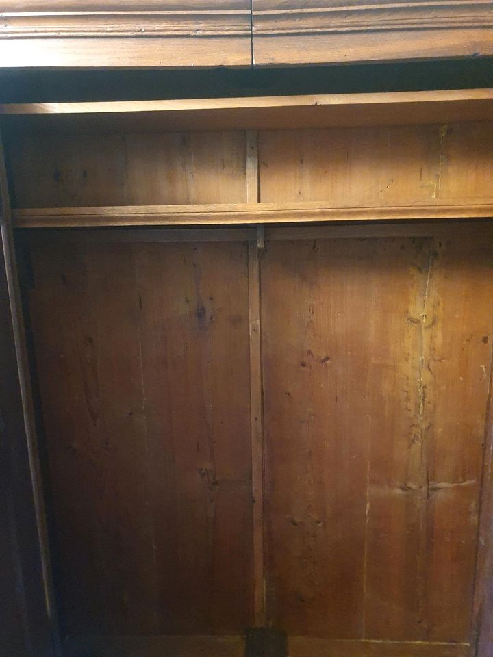 Biedermeier Möbel Eiche  Jugendstil Antik Wäscheschrank Schrank in Zellingen