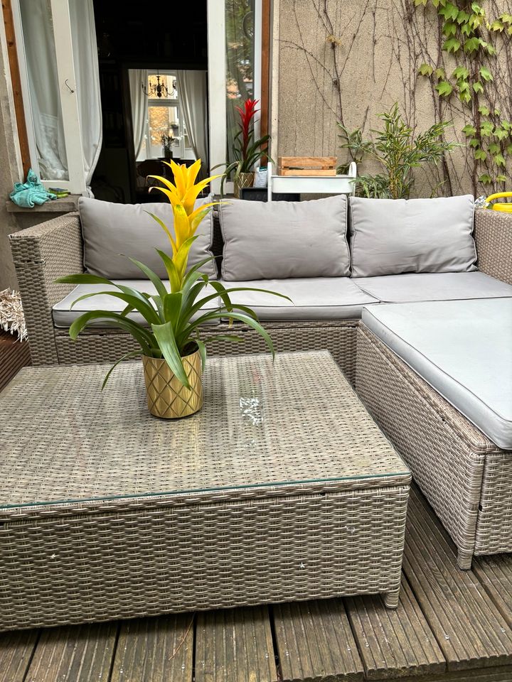 Garten Lounge mit Tisch in Gelsenkirchen