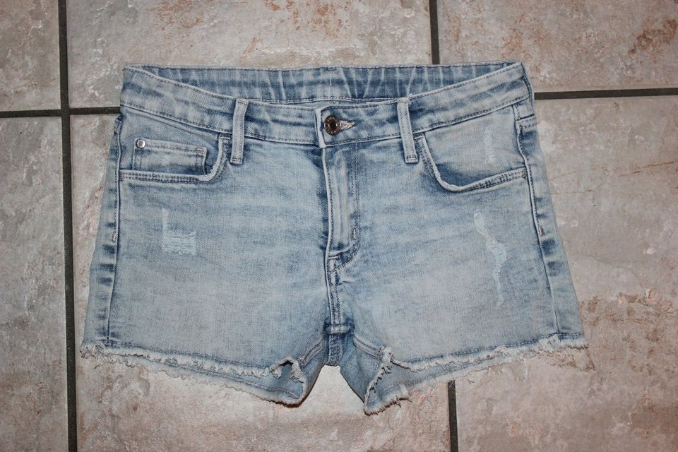 kurze Hose Shorts Hotpants Jeans hellblau H&M Gr. 146 verstellbar in Vohburg an der Donau