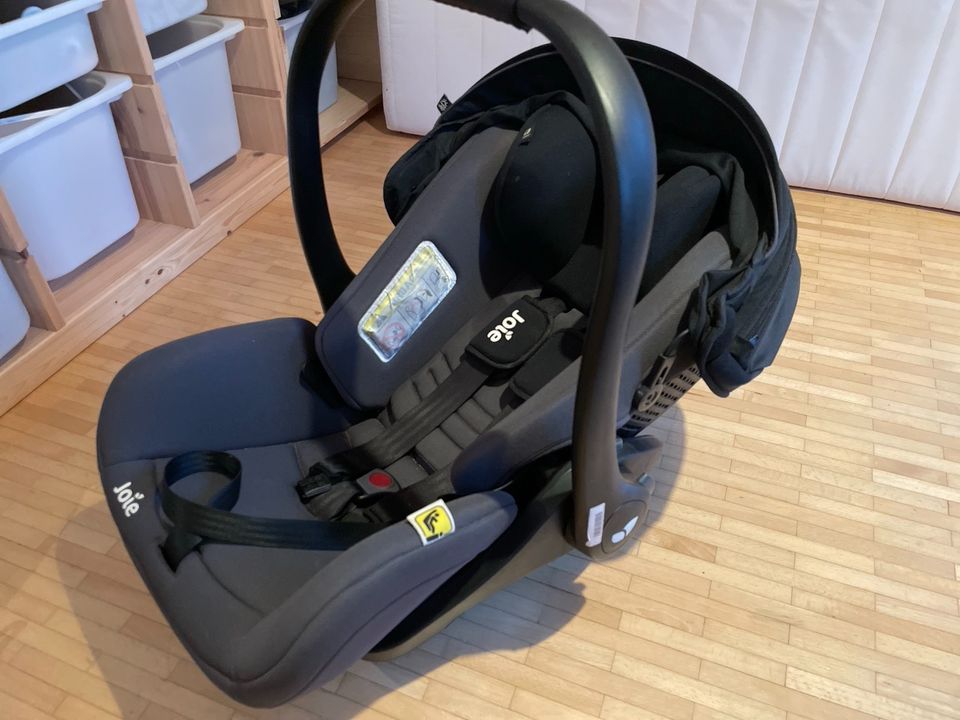 Joie Babyschale i-size universal plus isofix Station in Hamburg