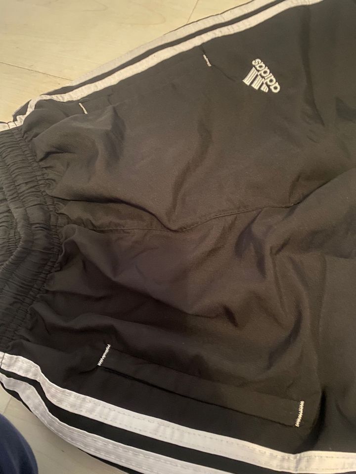 Adidas Jogginghose 152 schwarz weiß in Kassel