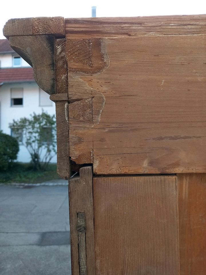 Antiker alter Schrank Eiche Biedermeier ? z. restaurieren Vintage in Mühlhausen-Ehingen